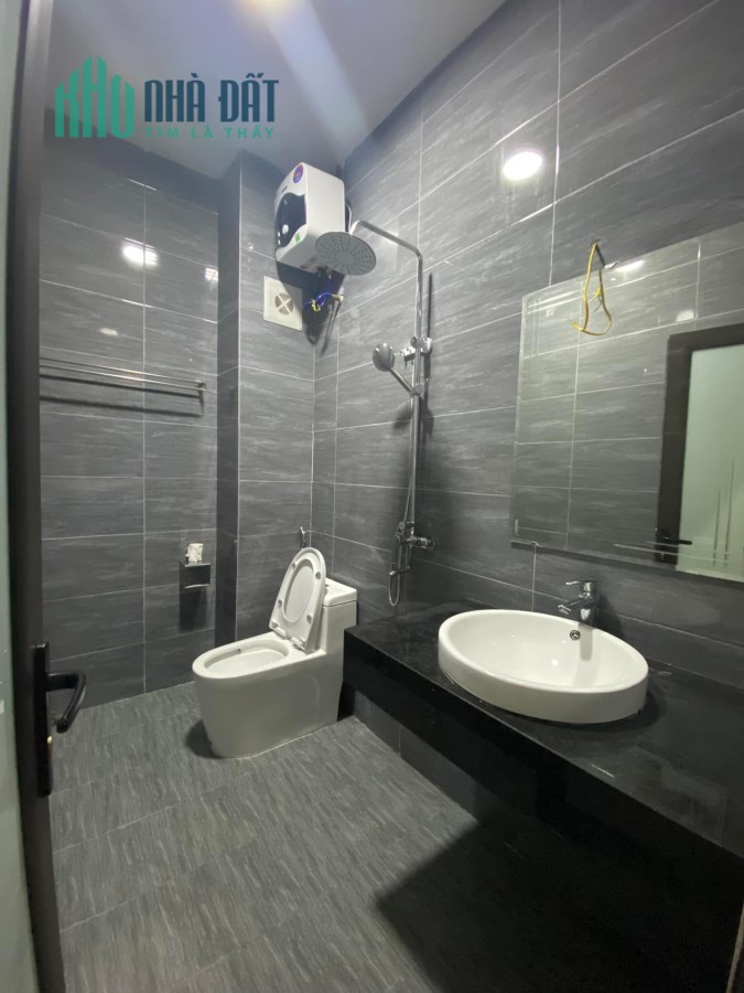 Bán gấp Mặt ngõ Hoàng Ngân giá 9.5 tỷ, 38mx5T, MT 6m, oto tránh