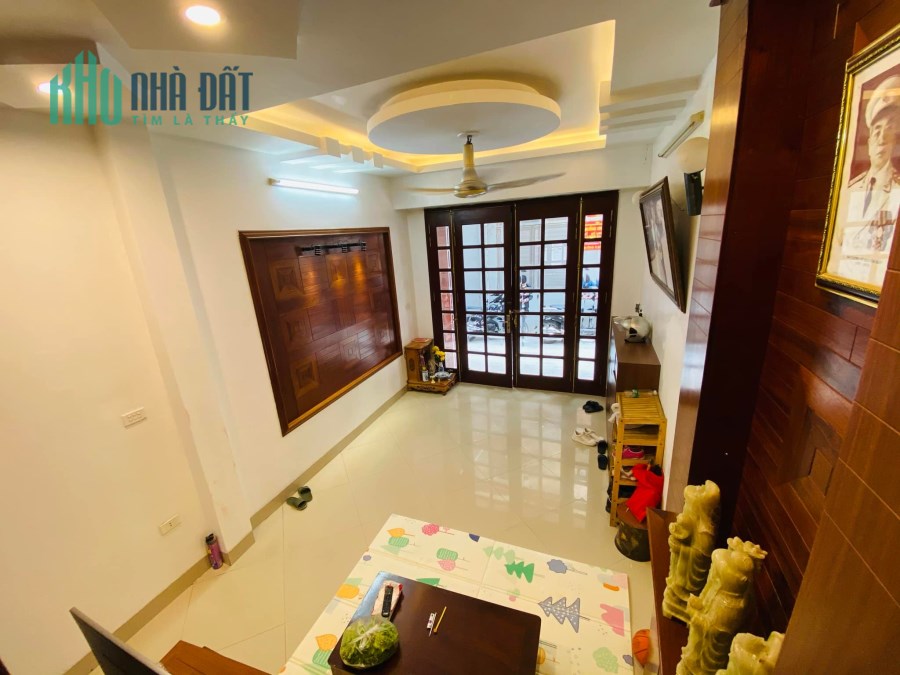 Bán gấp nhà Cầu Giấy, Phân Lô, gần Phố, 45m, 6 Tầng, Gía 6 tỷ.