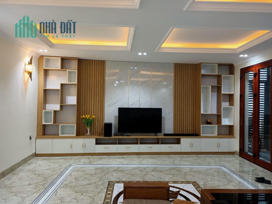 Bán nhà phố Nguyễn Văn Cừ 62m2x6T, mặt tiền 8m, giá 9.5 tỷ Long Biên.