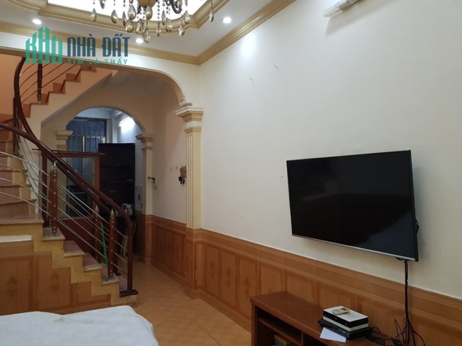NHÀ ĐẸP Ở NGAY, THUỴ KHUÊ, SÁT PHỐ, THÔNG HỒ TÂY, 40M2, 5 TẦNG, CHỈ 5 TỶ.
