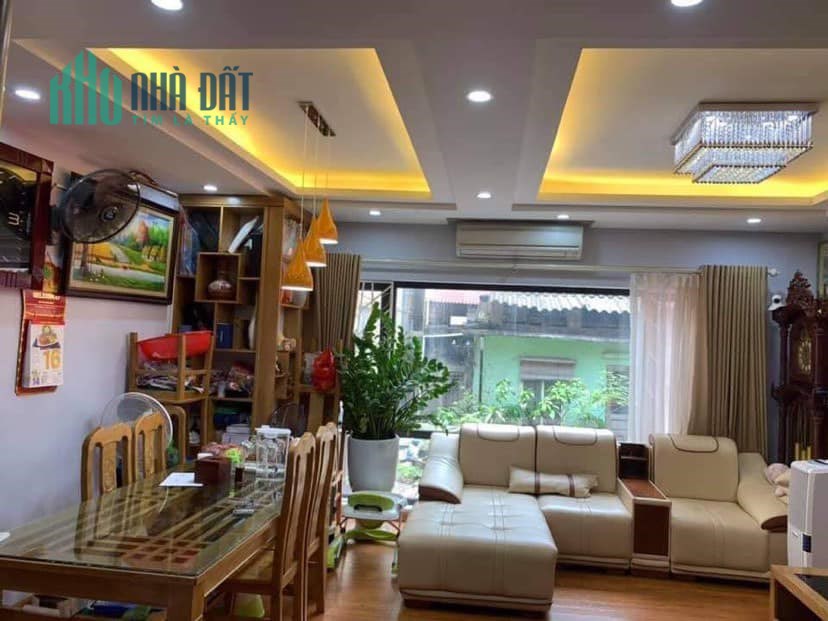 Bán nhà tại Thái Thịnh diện tích 42m2 , 5 tầng , giá 7,7 tỷ .