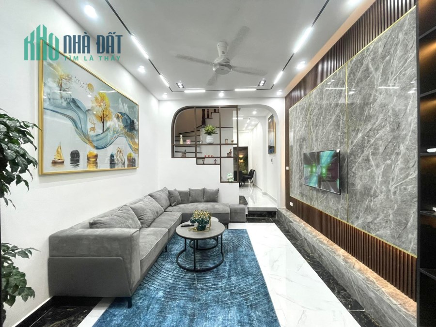 Bán nhà Đẹp lô góc Phố Hoàng Cầu DT 44m2, 4 T  giá 6.5 tỷ Tặng toàn bộ nội thất.