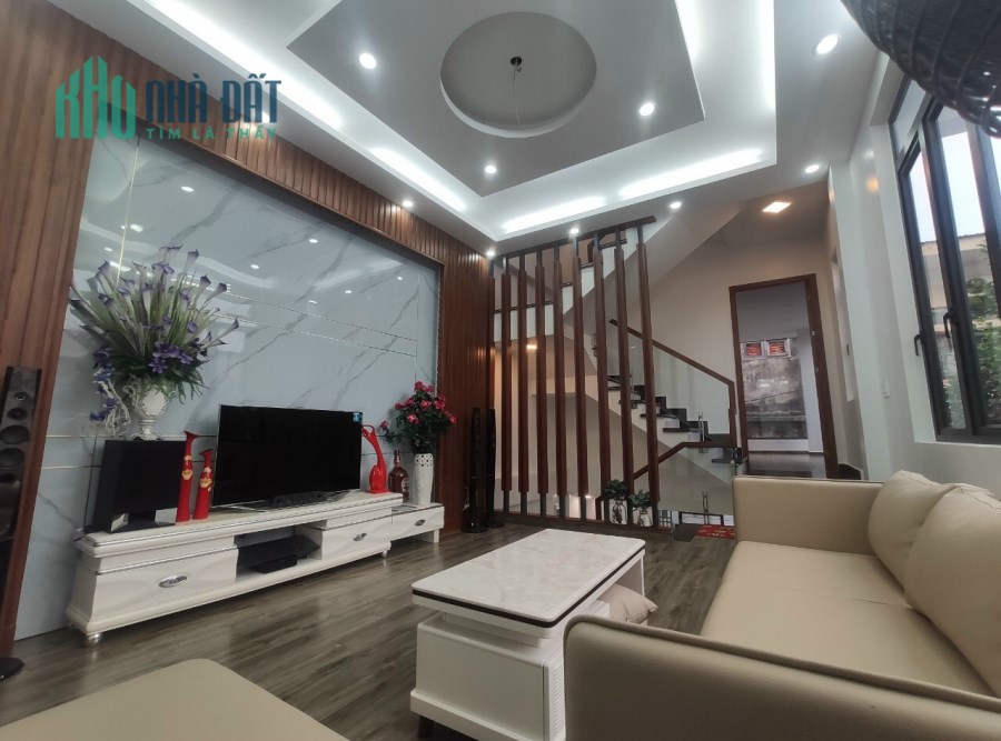 NHÀ HẺM XE HƠI ĐƯỜNG NGUYỄN THỊ MINH KHAI, Q.1, DT: 4x14, 3 TẦNG, NHỈNH 9 TỶ
