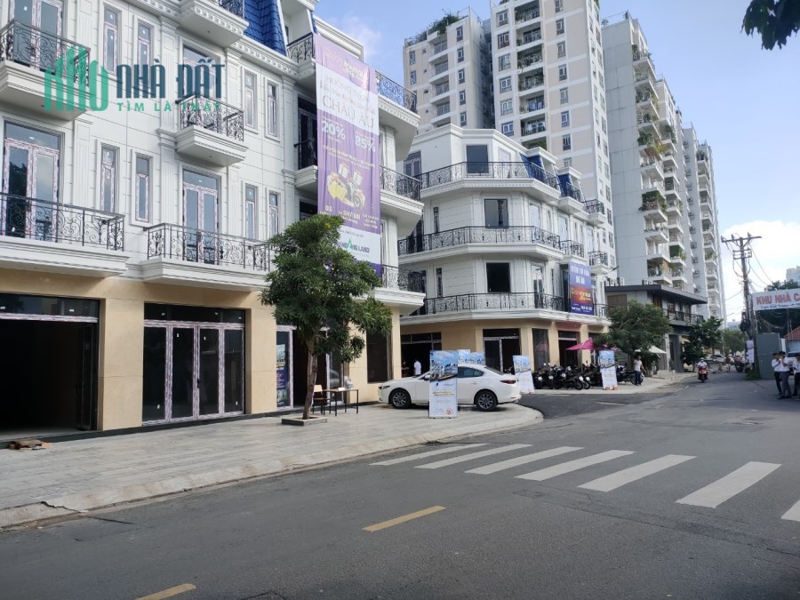 Bán nhà mới xây 3 lầu mặt tiền Trịnh Đình Trọng quận Tân Phú gần Đầm Sen giá 10,7 tỷ