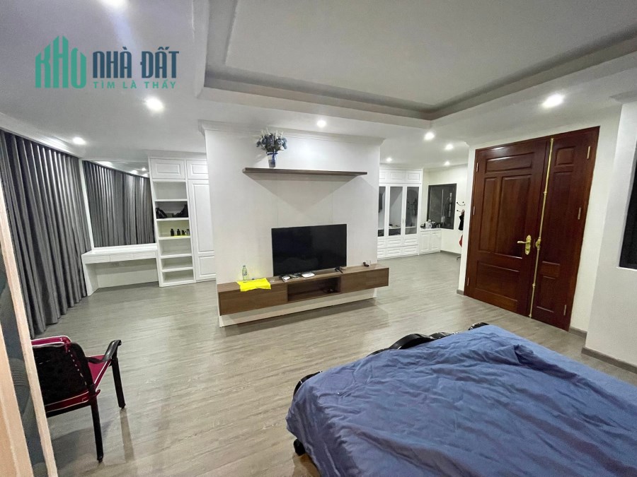 Bán nhà CẦU GIẤY Vỉa hè công viên 2 Ô tô tránh 50m2 x5T, Giá 8.3 Tỷ.