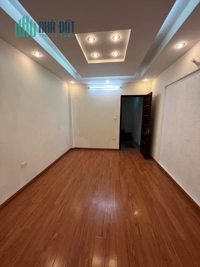 BÁN NHÀ TẬP THỂ ĐÀO TẤN, BA ĐÌNH 82M2 3 PHÒNG NGỦ-10M RA PHỐ,  ÔTÔ DỪNG ĐỖ-  2,65 TỶ