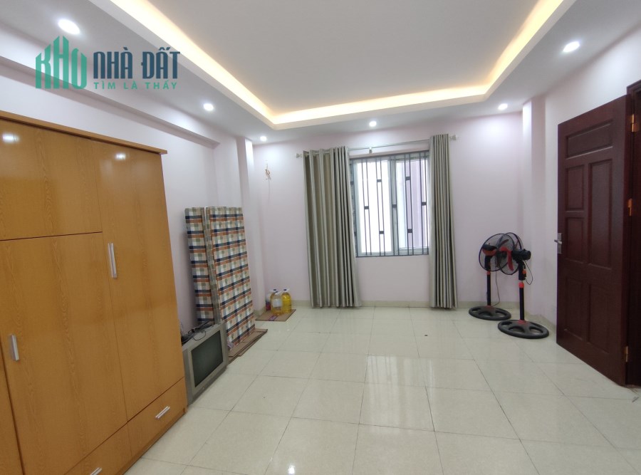 Bán nhà Trần Đại Nghĩa - Phố Vip - Ô tô đỗ cổng - 40m2 - 4 tầng, 3 ngủ - MT 4.5m - Giá chỉ 3.7 Tỷ