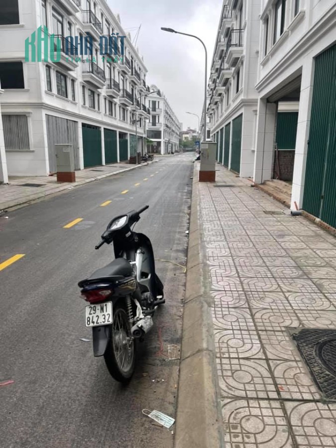 Bán nhanh Shophouse Sông Hồng-Trâu Quỳ, 84m2, 4 tầng giá tốt.0982852808