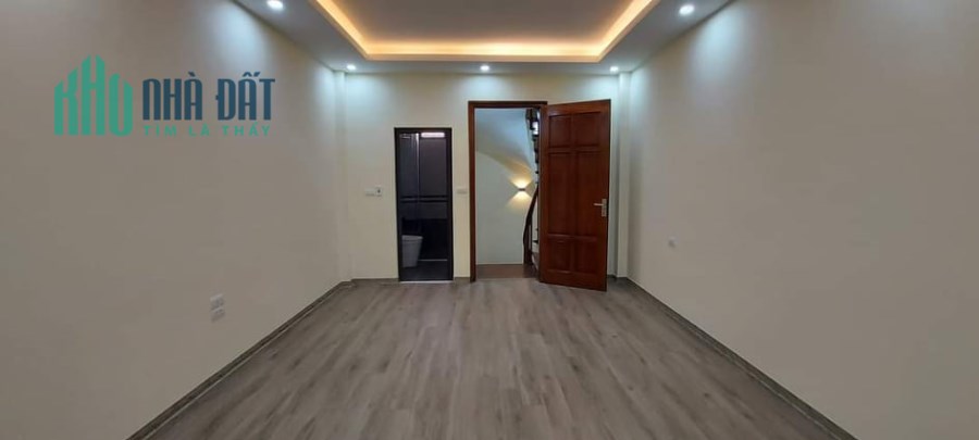 Bán nhà Lĩnh Nam, sổ đỏ 35M x 5T, 2,95 tỷ. LH Chị Hà 0975149605