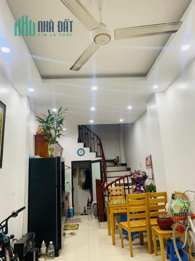 Bán nhà Thạch Bàn 35m2x5tầng, mặt tiền 3.2m, giá 3.8 tỷ Long Biên