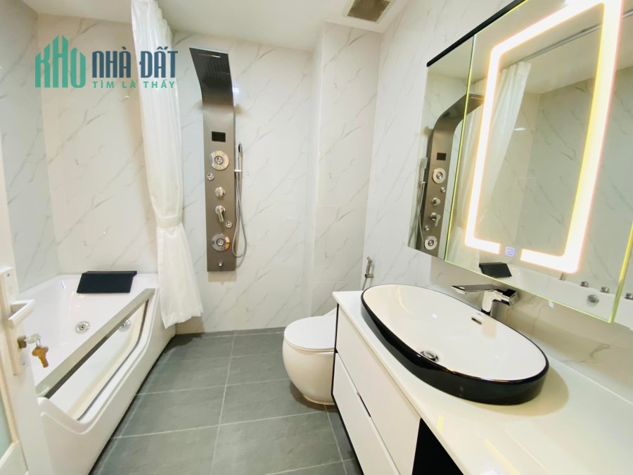 VIP P10 Hoàng Diệu 80m2 ở ngay 20m ra mặt đường nhỉnh 15tỷ Th.lượng