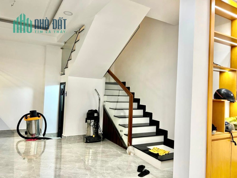 BÁN NHÀ ĐƯỜNG HOÀNG HOA THÁM, 40m2, 6 TẦNG, CHỈ 8.3 TỶ.