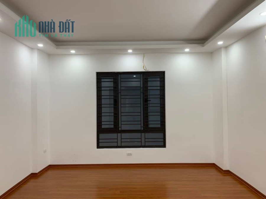 Bán nhà siêu đẹp Lương Sử , Đống Đa 30m, 5 tầng, MT 4m, nhà đẹp ở luôn, nhỉnh 4 tỷ.