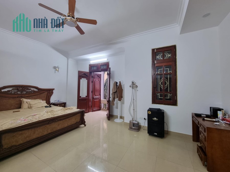 Bán nhà HOÀNG QUỐC VIỆT Lô góc 2 Ô tô tránh  60m2, Giá 11.6 Tỷ.