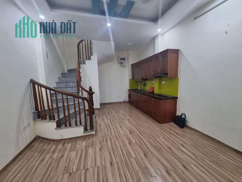 BÁN  GẤP NHÀ PHỐ THUỴ KHUÊ, SÁT PHỐ, 35M2, 4M,  NHỈNH 4 TỶ.