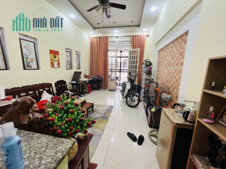 Cần bán gấp nhà Lạc Long Quân 80 m, 4 tầng, 4 x20  giá chỉ 10.2 tỷ có Tl ,Phường 3 , Quận 11.