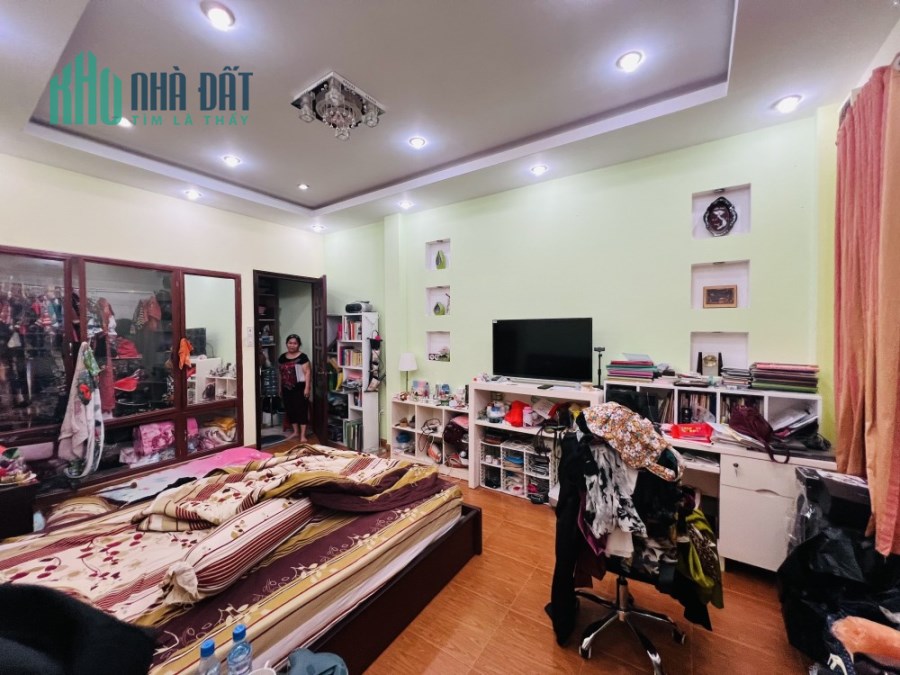 Cần bán gấp nhà Lạc Long Quân 80 m, 4 tầng, 4 x20  giá chỉ 10.2 tỷ có Tl ,Phường 3 , Quận 11.