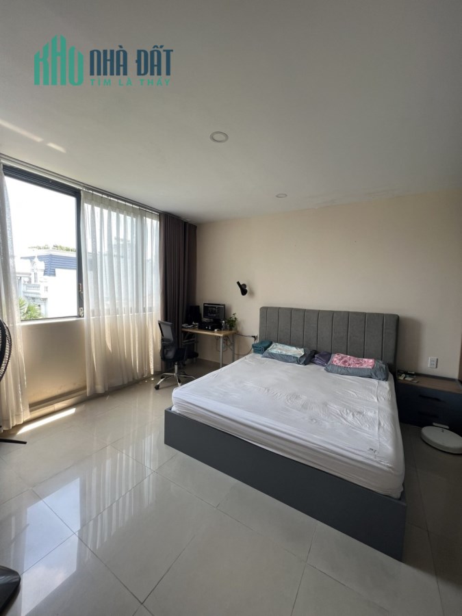 12E Nguyễn Ngọc Lộc MT 5M dài 18M 4T Sân thượng chỉ 24 Tỷ TL