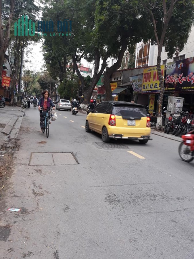 Gia đình cần bán gấp Mặt phố Đội Cấn giá 16.8 tỷ, 50mx4 tầng, Kinh doanh tốt
