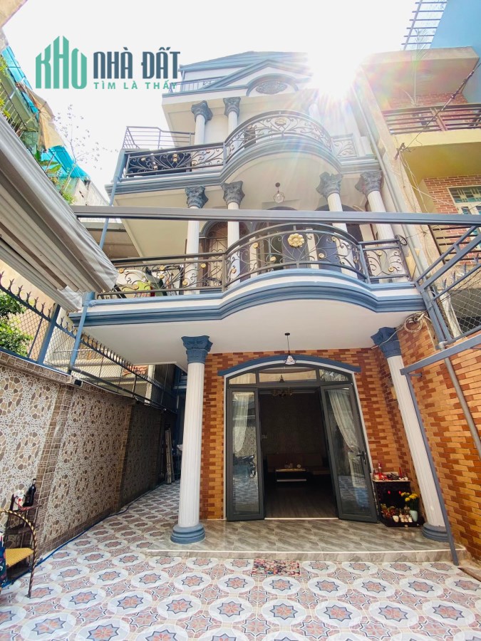 Bán gấp 241/3h Huỳnh Văn Bánh MT 5.5m hẻm 8m dt 150m2 giá 26.9T
