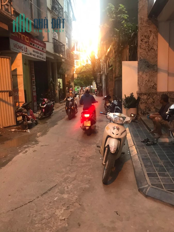 Chính chủ bán nhà Mặt phố Cự Lộc giá 19.7 tỷ, 80mx7 tầng, Kinh doanh tốt