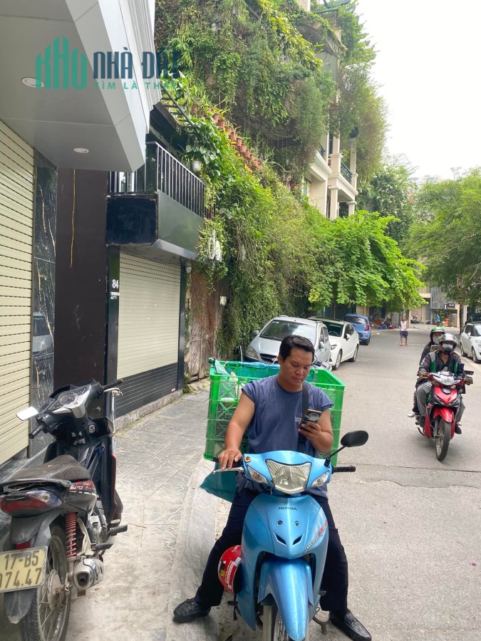 Chính chủ bán nhà Mặt phố Yên Hoa giá 13.8 tỷ, 32mx4 tầng, KD đông đúc