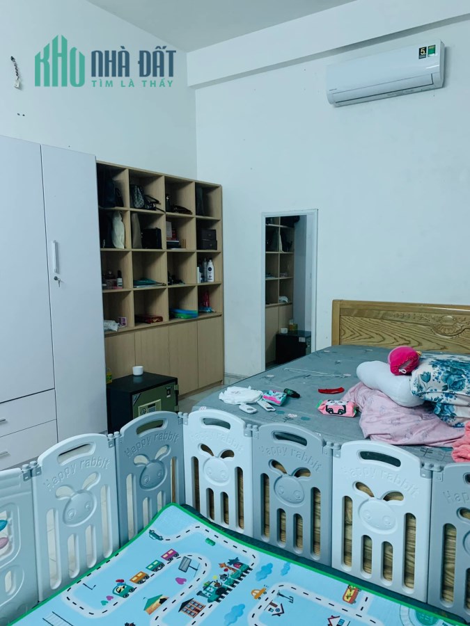 Nhà mới xây 2 năm Hồ Bá Kiện dt70m2 giá 11 tỷ 4 tầng 6 ngủ ban công