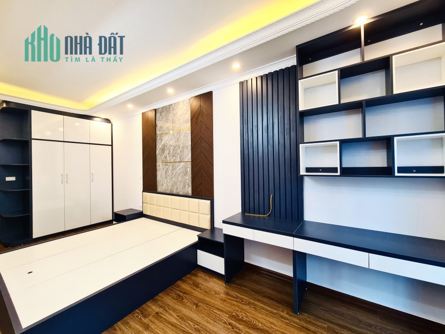 Bán nhà Mặt ngõ Trần Khát Chân giá 10 tỷ, 50m2, MT 4m,Ở luôn