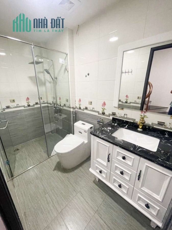 Bán nhà Ngọc Lâm 37.4m, lô góc măt tiền: 4m, 4.1 tỷ