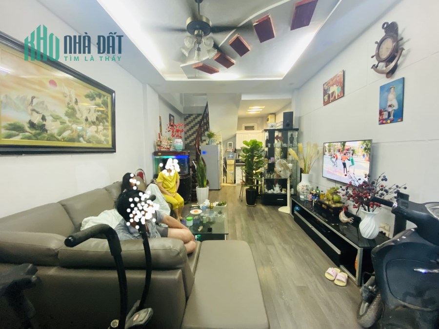 Bán Nhà Trần Thái Tông, Cực Hiếm, 2 Thoáng, Gần Phố, MT 4M, Nhà Đẹp Ở Ngay, 50m2 Hơn 5 Tỷ