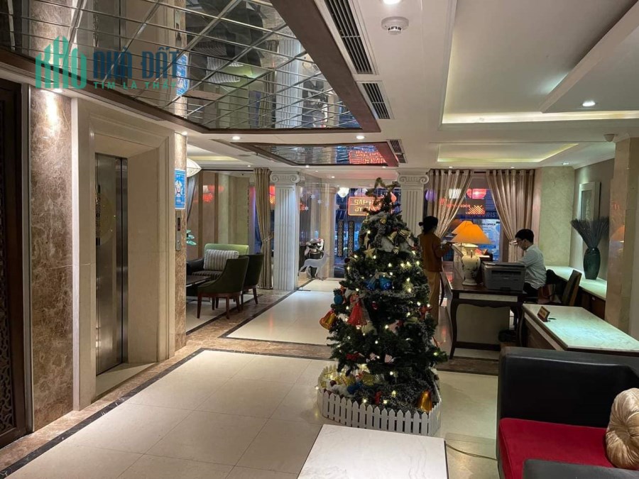 Bán Tòa nhà VP Mặt phố NGUYỄN ĐÌNH HOÀN 66 m2 x Mt 5M, Giá 22.3 Tỷ.