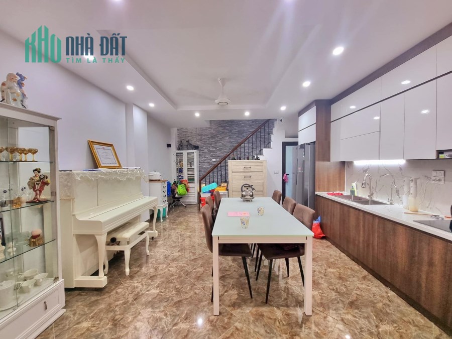 Bán nhanh trong Tháng nhà Mặt phố Bạch Mai giá 28.5 tỷ, 140m2, cho thuê tốt