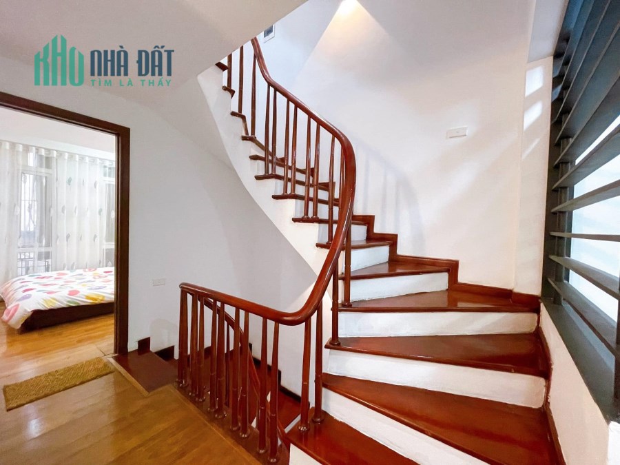 Cần bán gấp nhà ngõ 25 Vũ Ngọc Phan giá 6.6 tỷ, 66mx4T, ở luôn