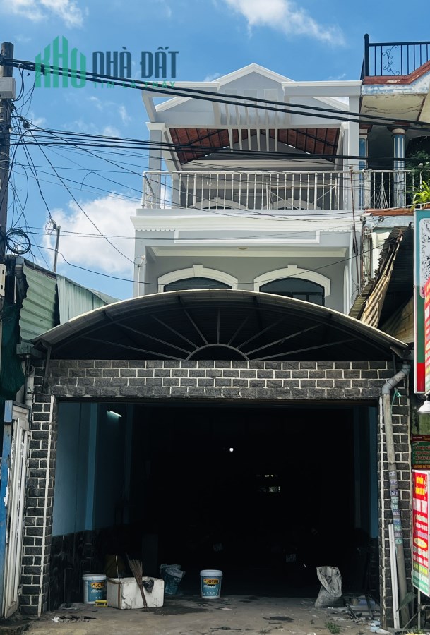 Chính chủ cho thuê nhà mặt tiền 1 trệt 2 lầu đường Nguyễn Duy Trinh 