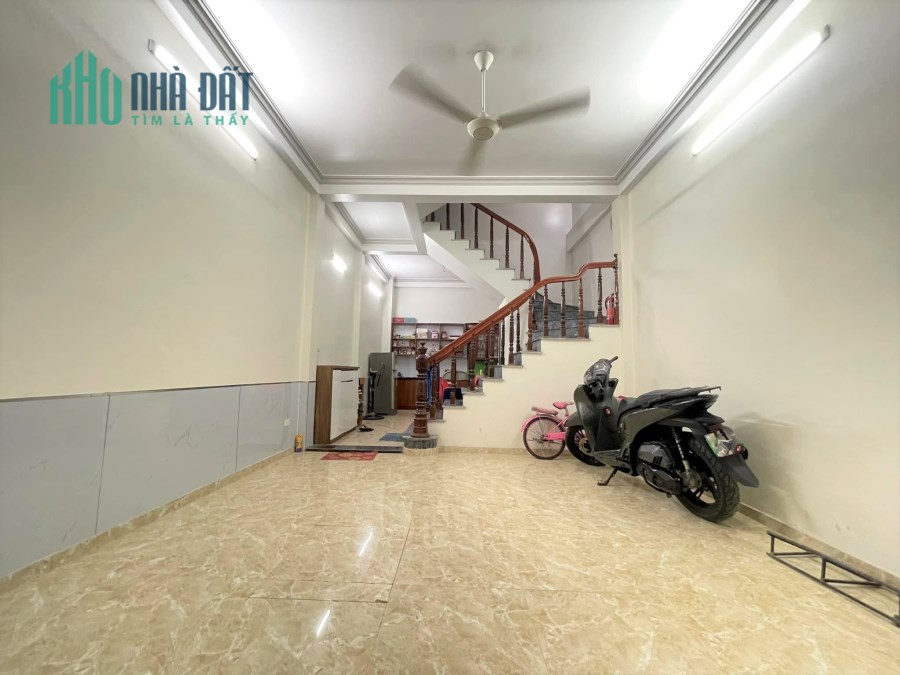 Bán Nhà Khương Đình 45m2*4 Tầng*4.5m MT, Nhà Đẹp, Mặt Ngõ Thông Kinh Doanh, Sát Đường ÔTô.