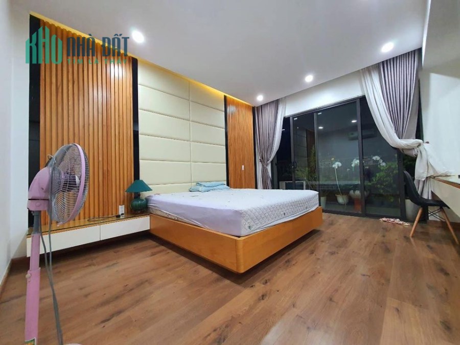 Bán nhà Âu Cơ, Nhật Tân, Tây Hồ 44m, 5 tầng, nhà đẹp ở ngay, nhỉnh 6 tỷ.