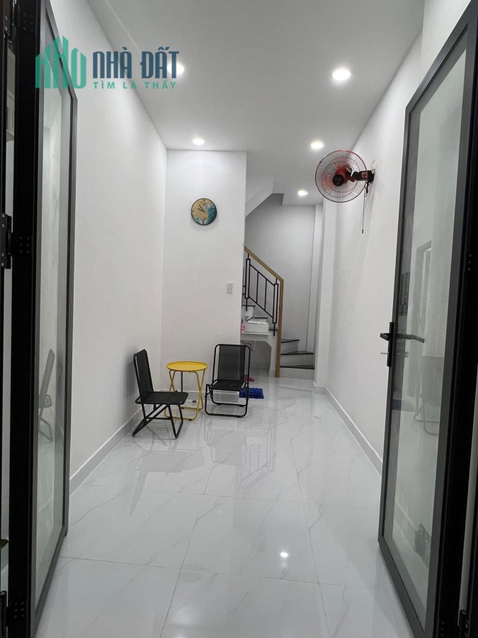 Cần bán nhà mới 3 tầng đường Hoàng Hoa Thám , phường 6, quận Bình Thạnh, 36M2, chỉ 2,4 tỷ