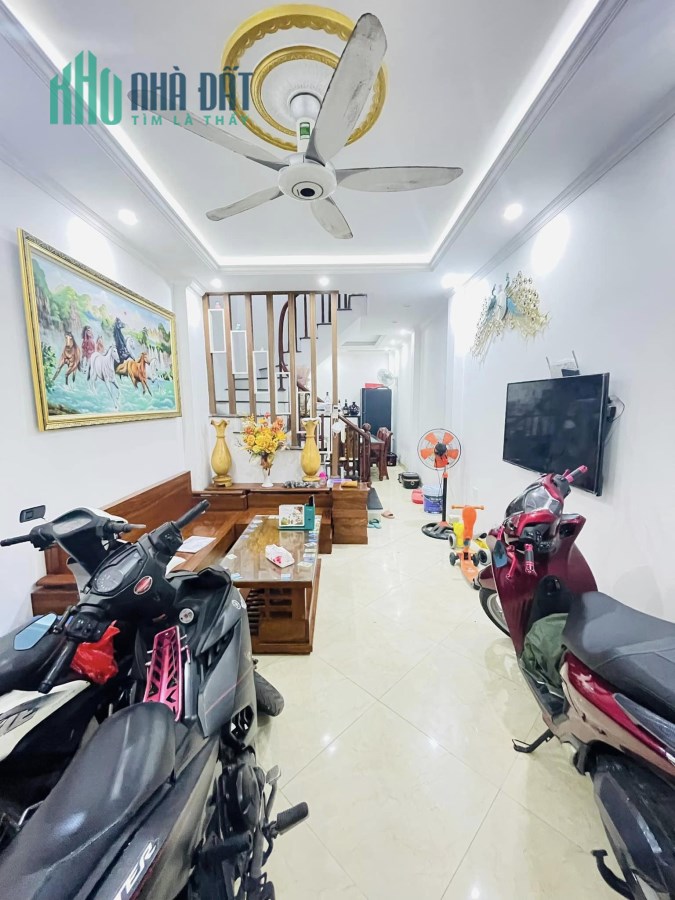 Bán Nhà Khương Đình 38m2*4 Tầng*4 Ngủ, Dân Xây Ngõ Thông, Cạnh Sân Rộng Để Xe, Full Nội Thất.