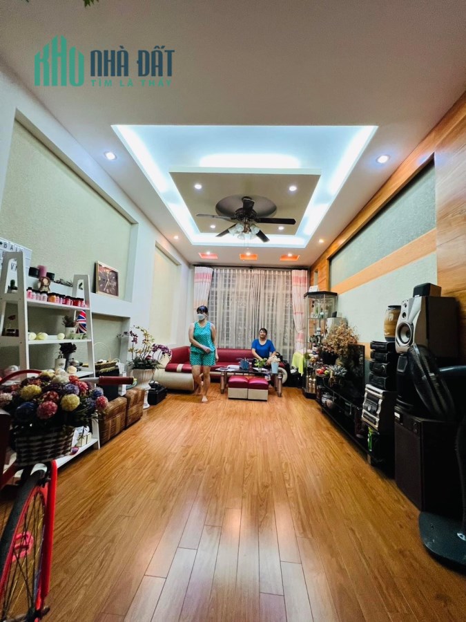 Chủ nhà cần bán gấp căn nhà tại ngõ Cẩm Văn, giao thông thuận tiện