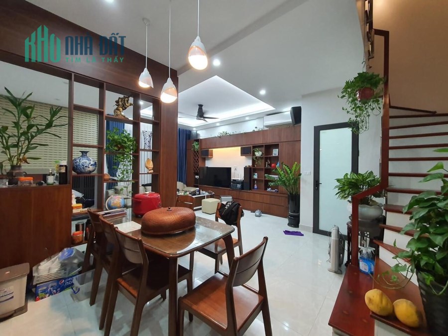 Chuyển công tác, chính chủ cần bán căn nhà ngay trung tâm khu Bách-Kinh-Xây