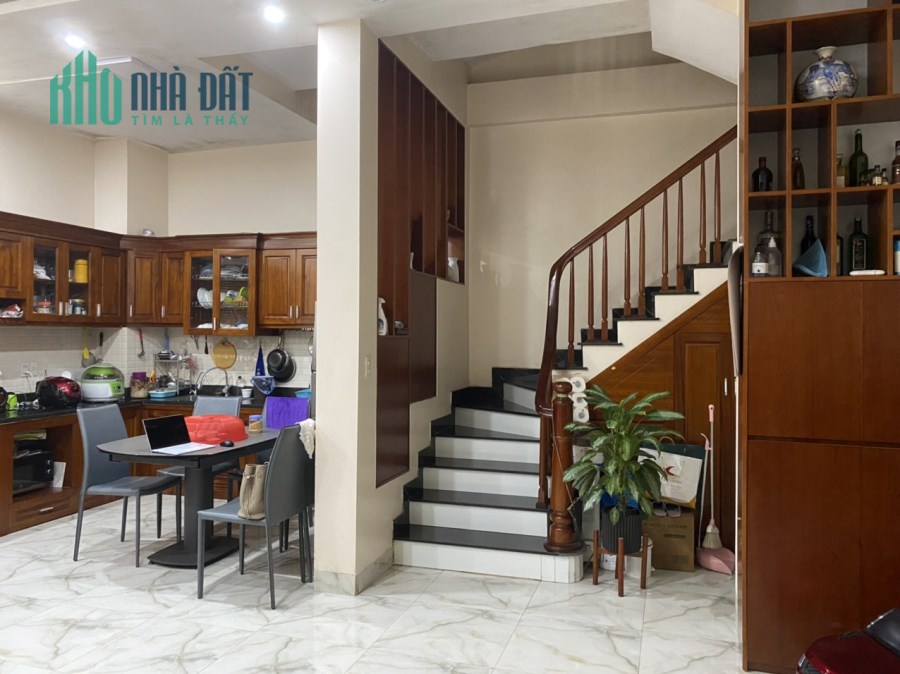 Duy nhất 1 căn gần 100m2  tại Cầu Giấy, giá siêu đẹp