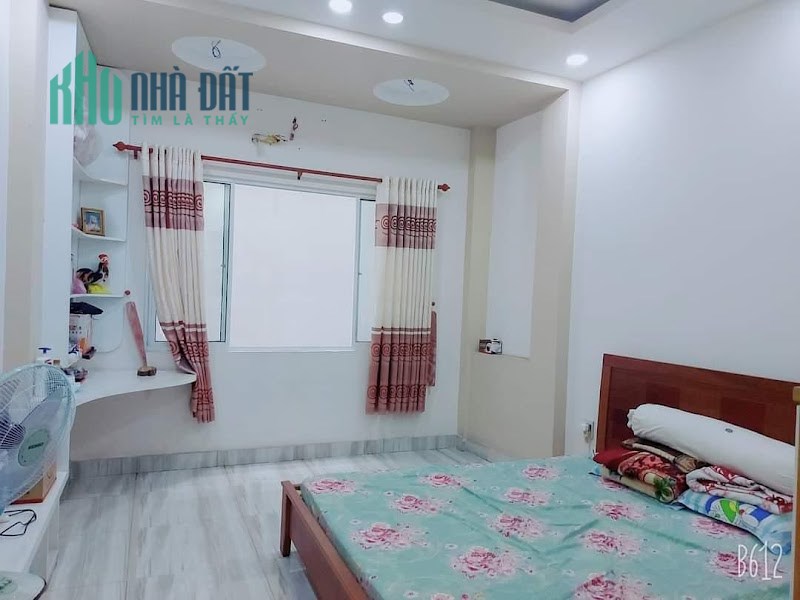 Bán nhà Mặt tiền hẻm CMT8 P5 dt 132m2 4 tầng đang làm phòng khám