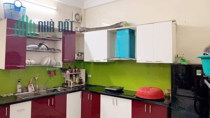 Chủ nhà cần bán nhanh căn nhà mặt phố tại Dịch Vọng Hậu
