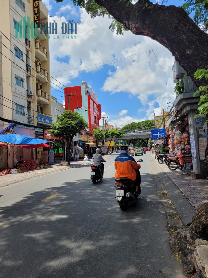 Bán nhà Mặt Tiền Kinh Doanh Đường Hoàng Hoa Thám, Tân Bình, 135m2, 4 Tầng, chỉ 29 tỷ