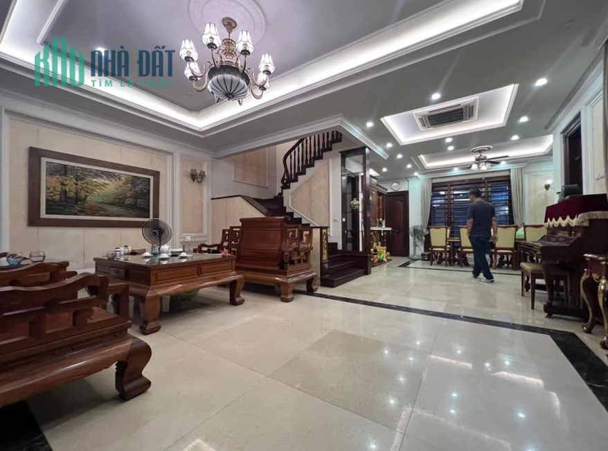Bán nhà Mặt Phố NGHĨA TÂN Vỉa hè to, KD siêu đẳng 70m2, Mt 5M, Giá 17.5 Tỷ.