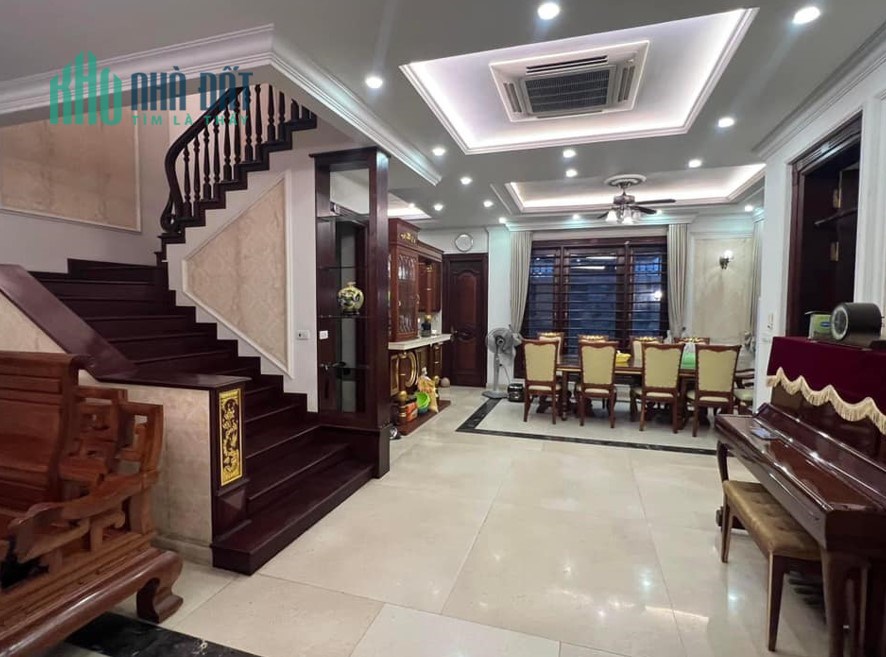 Bán nhà Mặt Phố NGHĨA TÂN KD ngày đêm 70m2, Mt 5M, Giá 17.5 Tỷ.