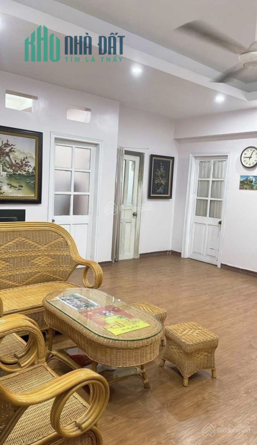 Cầu Giấy, chung cư NO 80m2 3pn đường rộng oto chạy, sát phố 2.6 tỷ