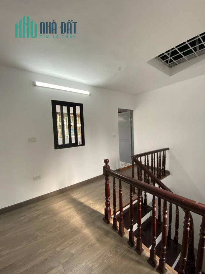 Chính chủ cần bán căn nhà 5 tầng tại Tây Hồ, giá cực đẹp sẵn sàng sang tên