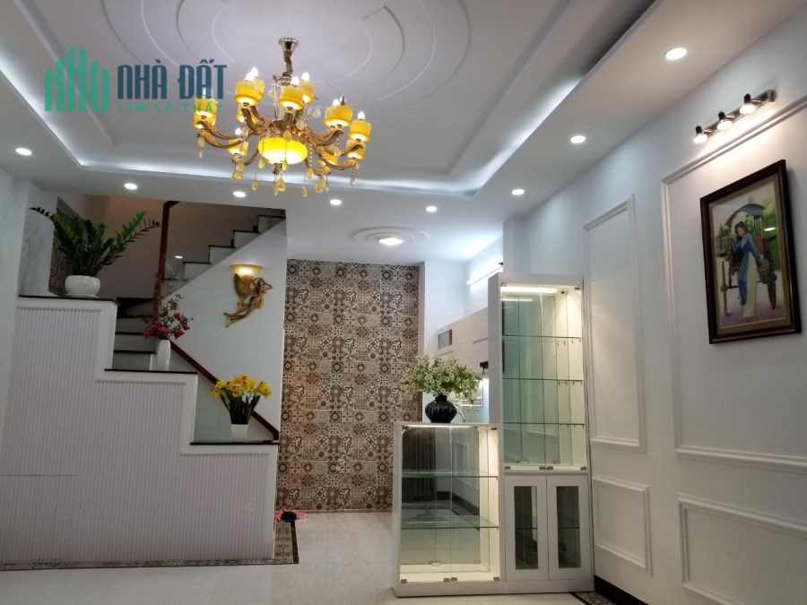 Bán nhà Huỳnh Văn Bánh, P.13, Phú Nhuận, 4 lầu đúc, giá 7,1 tỷ.