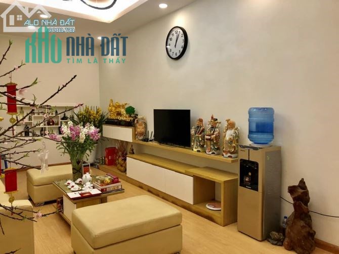 Bán gấp nhà ngõ 12 Đào Tấn giá 5.6 tỷ, dt 45mx 3T , ngõ thông , thoáng.